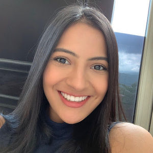 Meet your Posher, Andrea maría